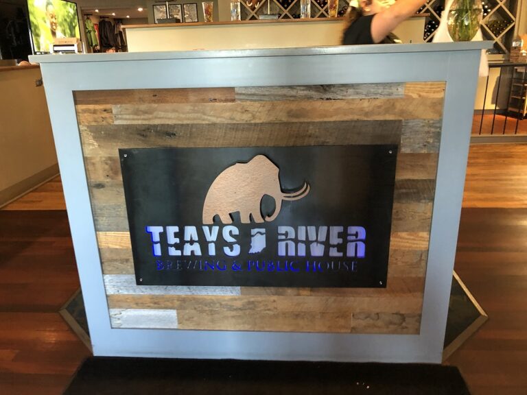 ラファイエットのブルワリーレストラン Teays River Brewing & Public House