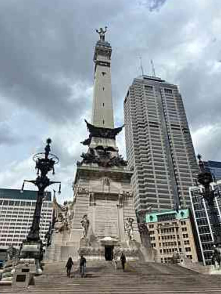 Soldiers and Sailors Monument（兵士記念碑）