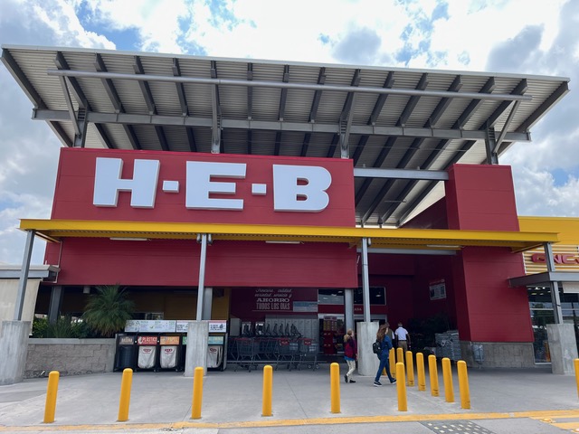 ハビオ地区のアメリカ系スーパーマーケット