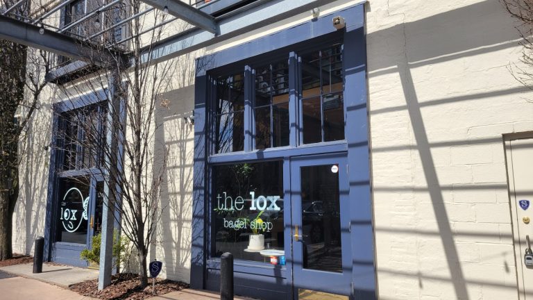 オハイオ州コロンバス、ダブリンの萌え断ベーグルサンドのデリ、サンドイッチ『The Lox Bagel Shop』